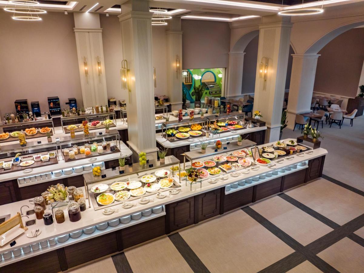 Kings' Valley Medical & Spa Hotel Kazanlŭk Extérieur photo The buffet at the hotel