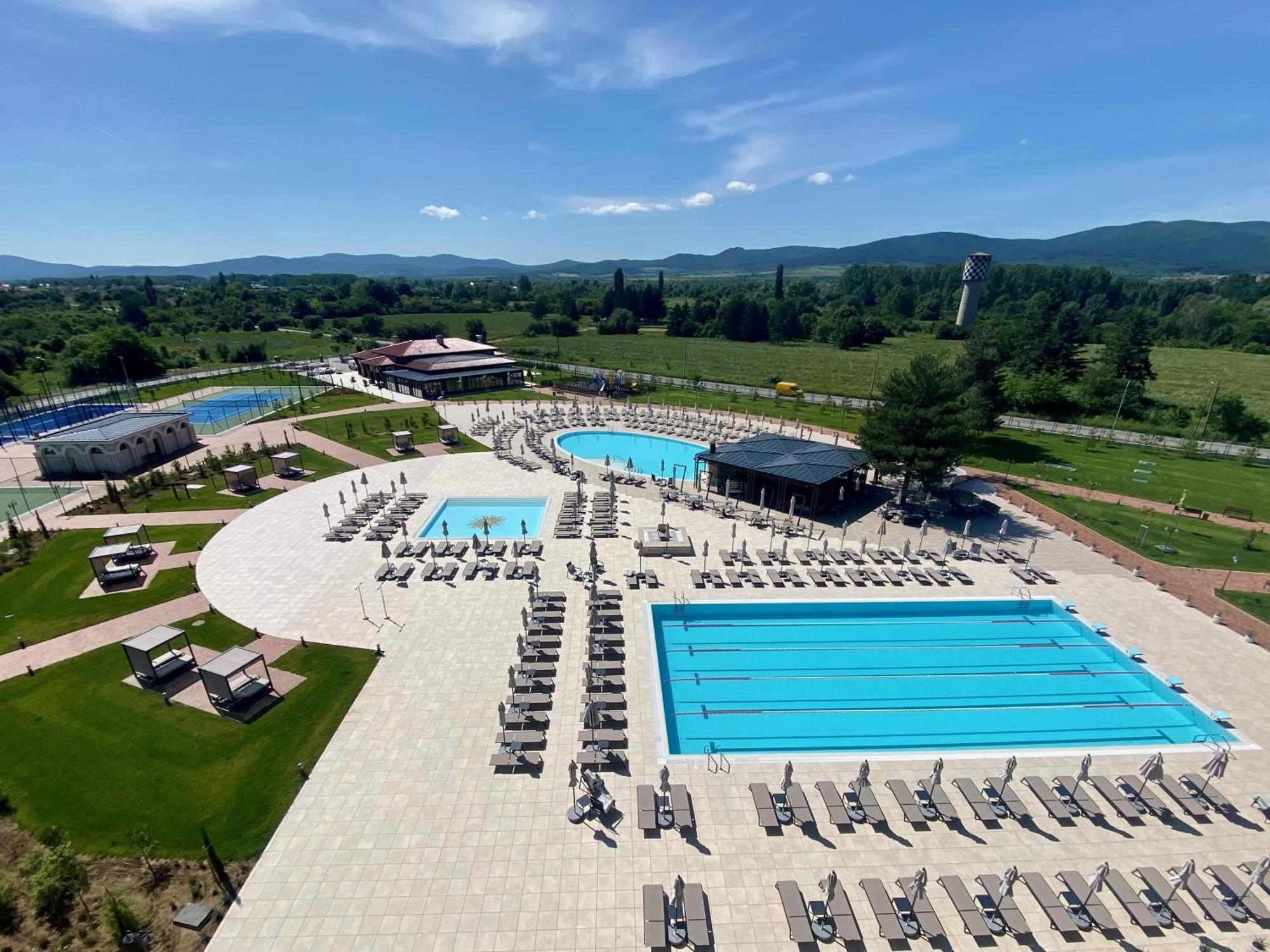 Kings' Valley Medical & Spa Hotel Kazanlŭk Extérieur photo Aerial view of the complex