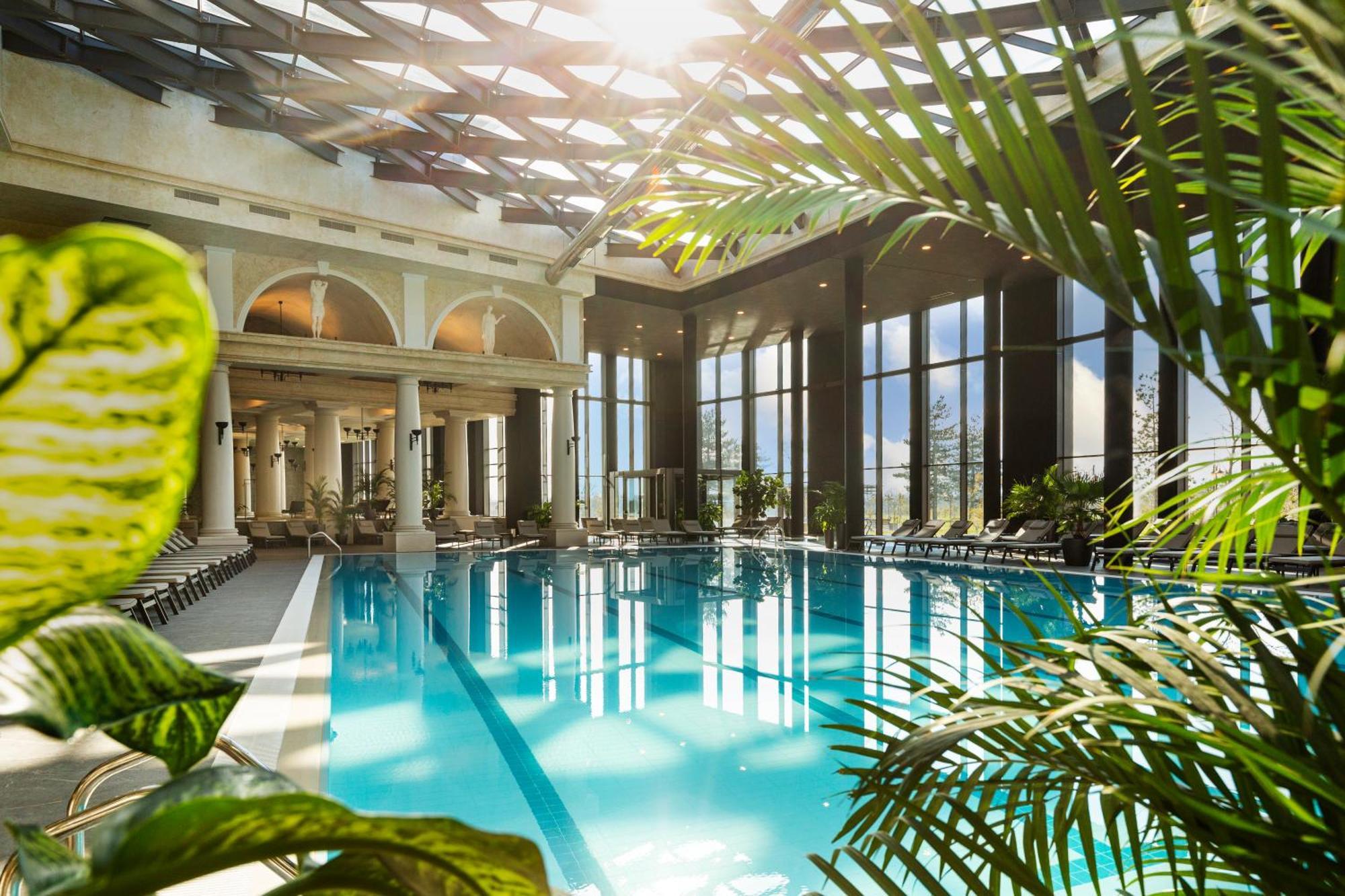 Kings' Valley Medical & Spa Hotel Kazanlŭk Extérieur photo The swimming pool at the InterContinental