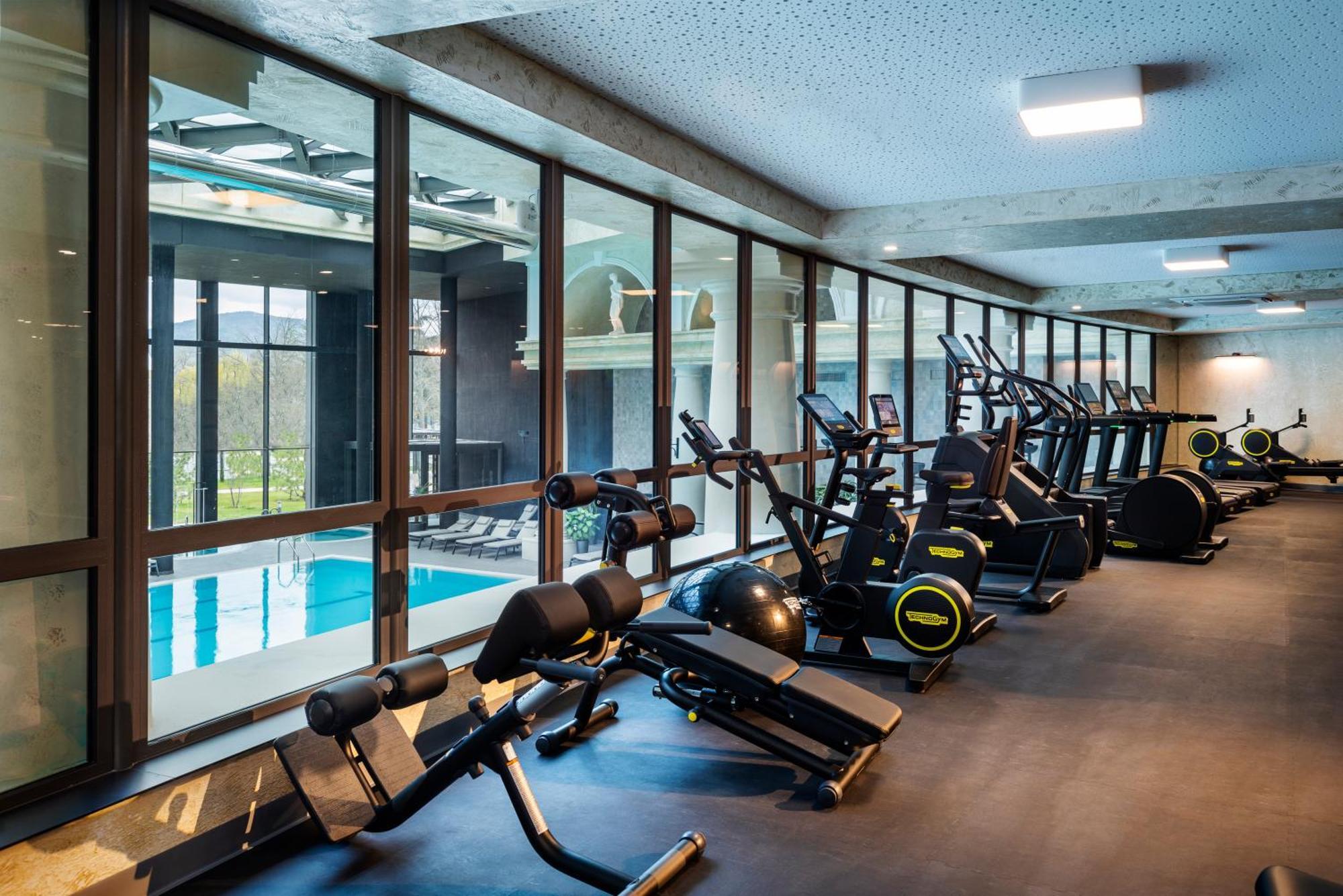 Kings' Valley Medical & Spa Hotel Kazanlŭk Extérieur photo The gym at the hotel